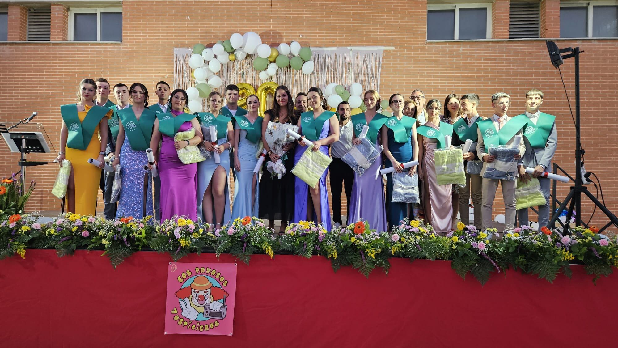 Foto de familia con graduadas/os de 4 ª ESO C