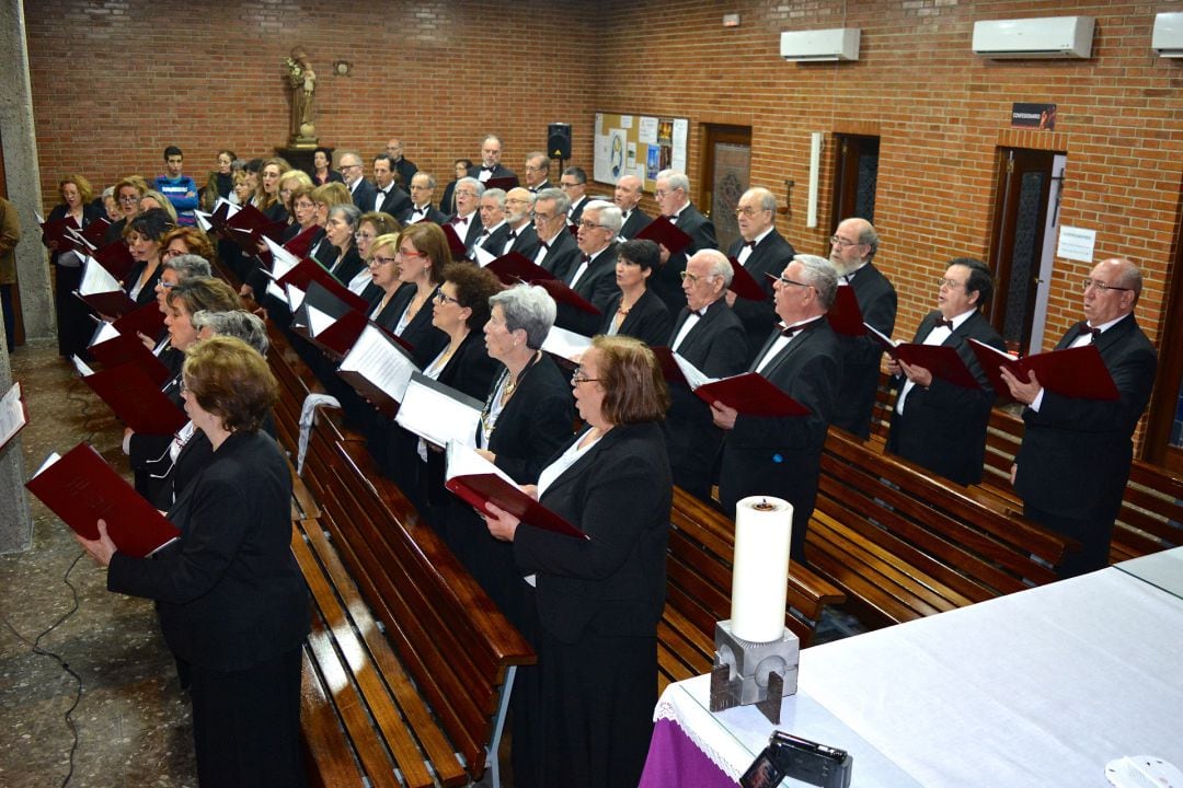 Coral Polifónica de Alcorcón en un concierto