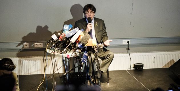 Puigdemont atiende a los medios el pasado 7 de abril