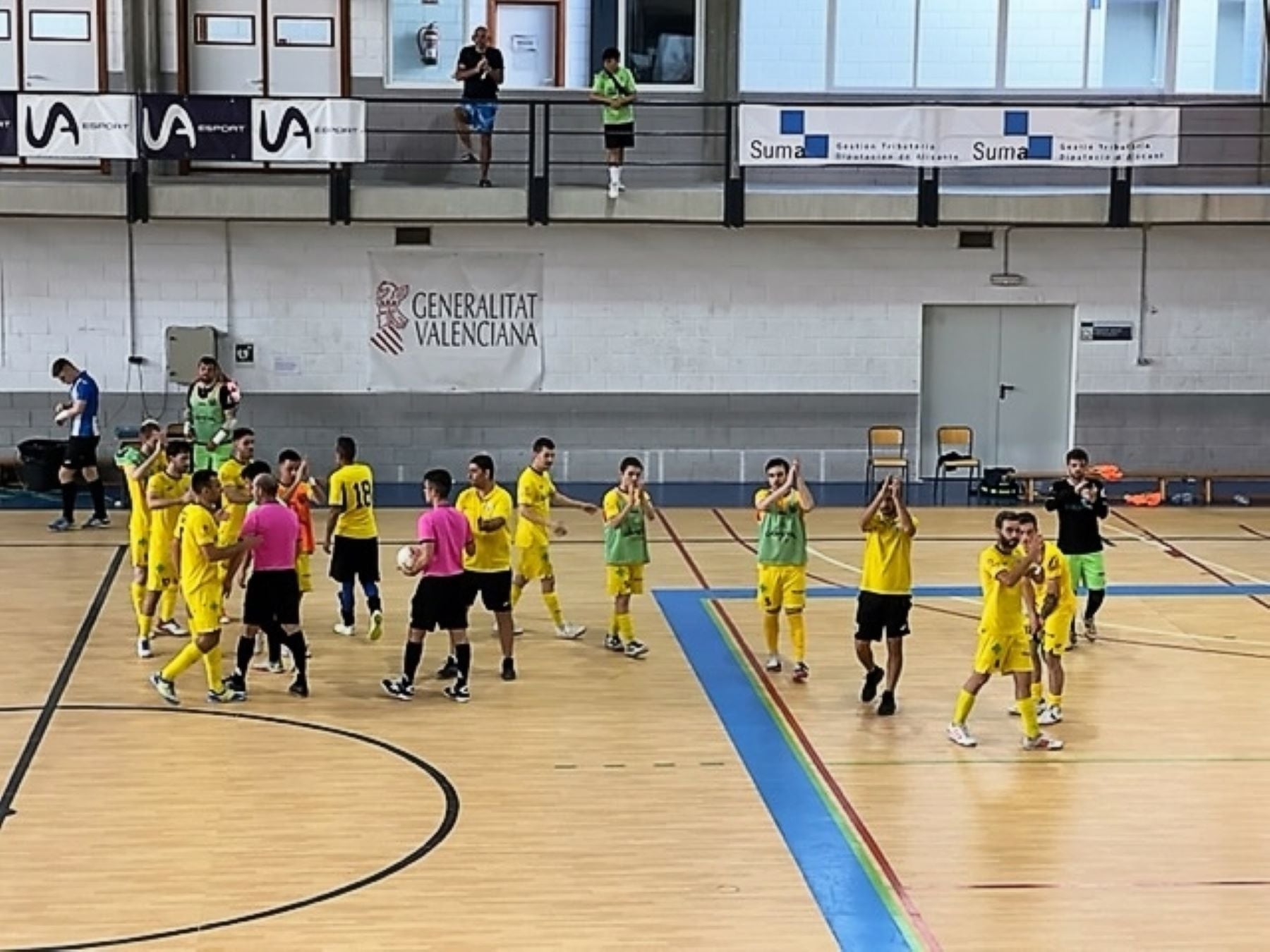 Despedida de los jugadores a Mar Dénia.