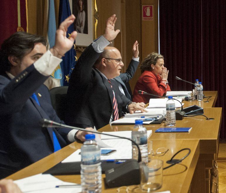 Baltar insistía en el pleno de la Diputación en que se trata de un asunto personal