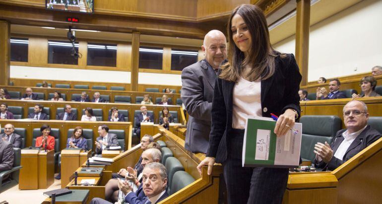 Bakartxo Tejeria, durante el pleno de constitución de la XI Legislatura de la Cámara autonómica. 