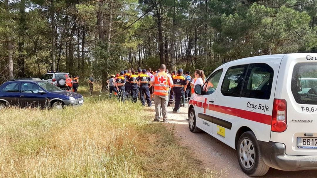 Además de la Guardia Civil, también Cruz Roja, Protección Civil y otros voluntarios han participado desde el domingo en la búsqueda