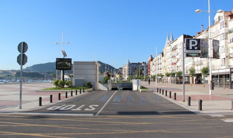 Accesos del parking de Amestoy.