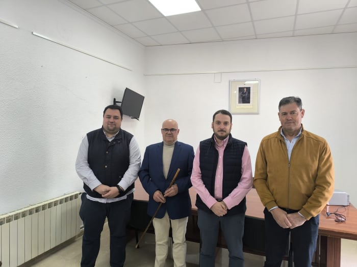 La toma de posesión de Fabio Garví, segundo por la izquierda, junto a Cristian Cuerda, tercero por la izquierda