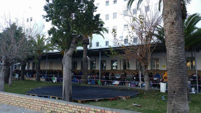 Cola en el colegio San Felipe Neri para comprar entradas