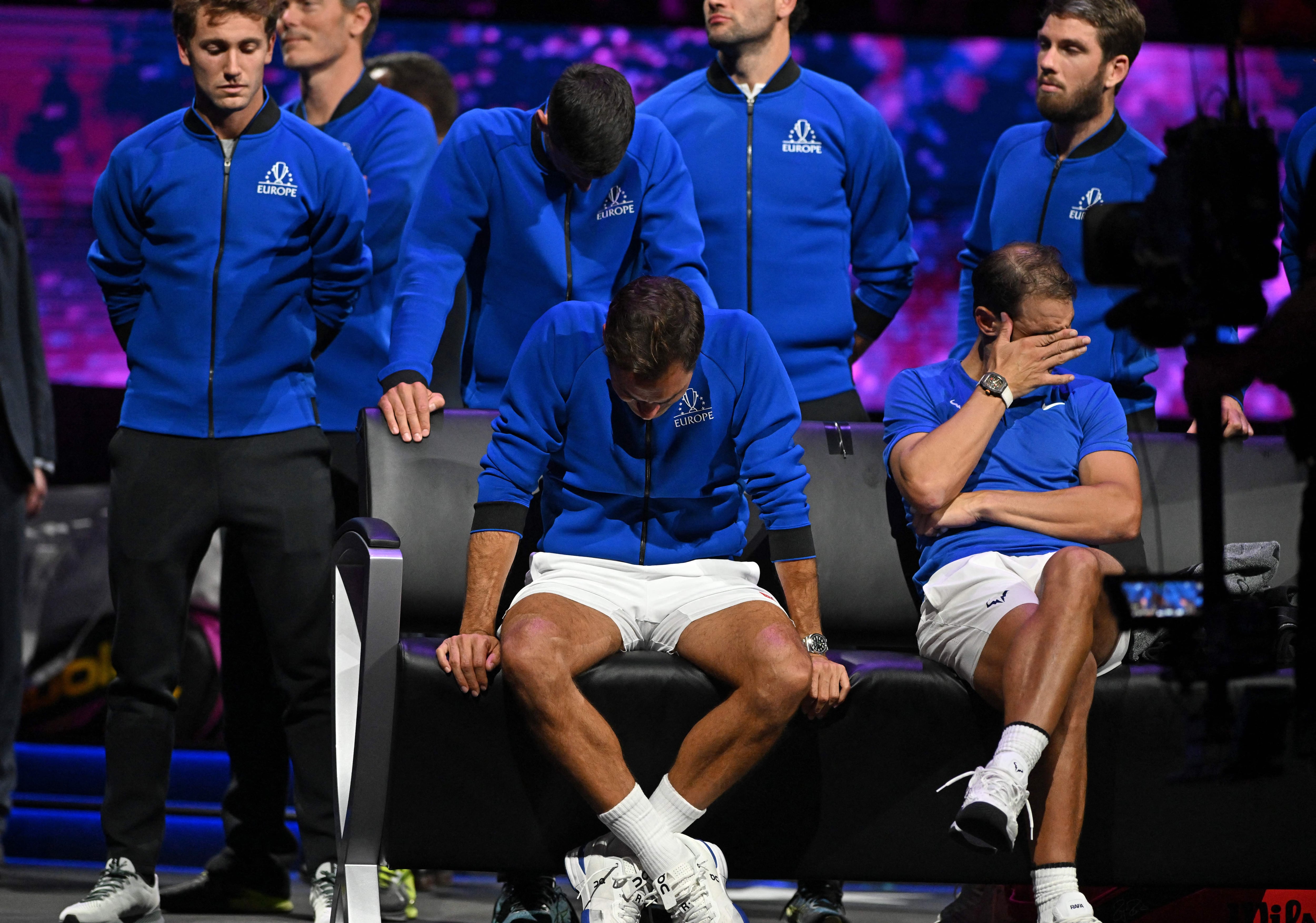 Federer y Nadal, emocionados en el banquillo de la Laver Cup.