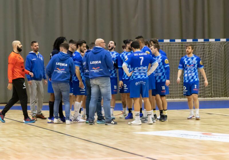 La escuadra ovetense durante un tiempo muerto en el Vallobín