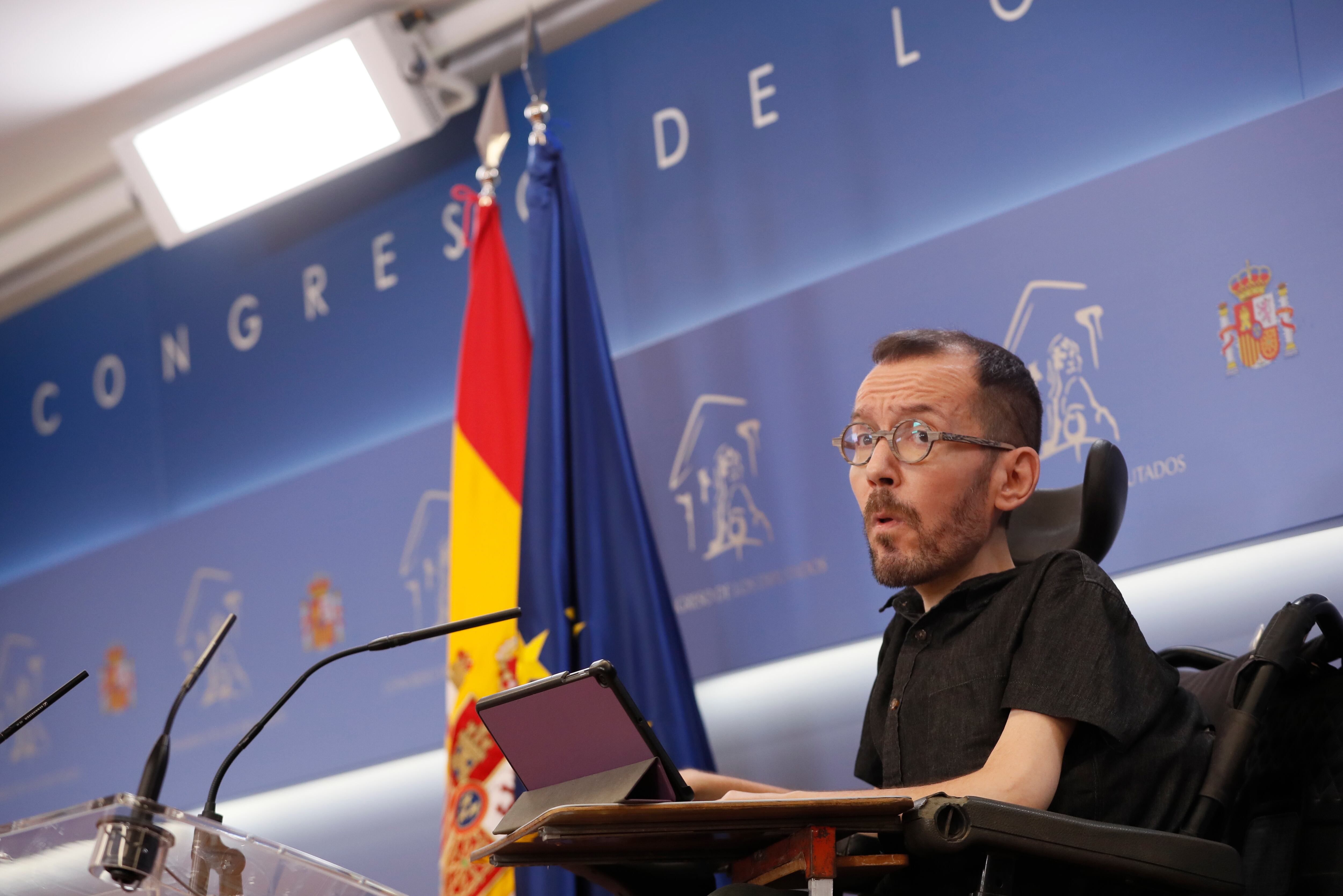 El portavoz de Unidas Podemos, Pablo Echenique durante la rueda de prensa tras la Junta de Portavoces del Congreso celebrada este martes.