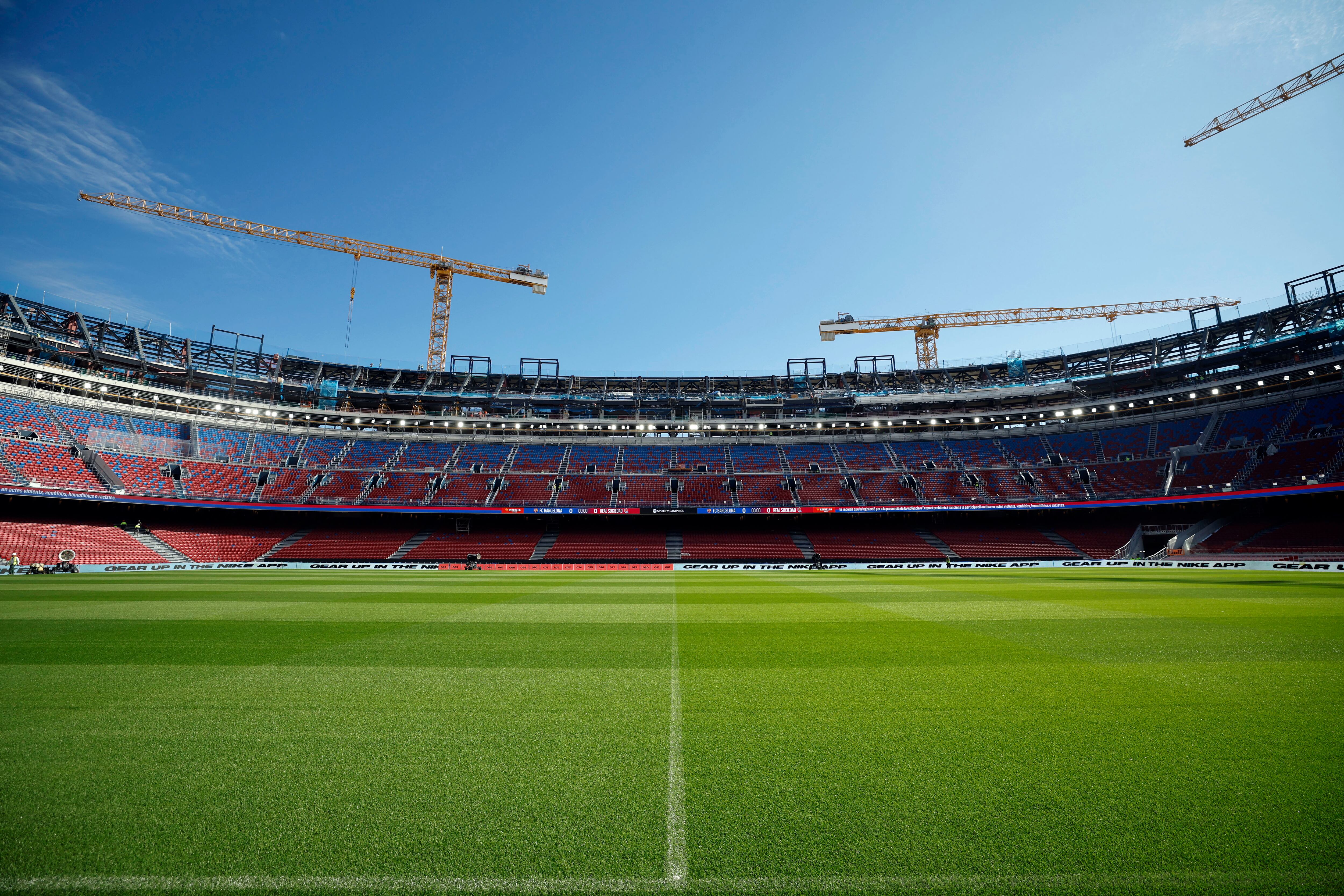 GRAFCAT2242. BARCELONA, 23/09/2025.- Aspecto del estado del Spotify Camp Nou durante la visita para periodistas que ha realizado el FC Barcelona este lunes mientras se mantiene a la espera de la licencia del Ayuntamiento de Barcelona para poder reabrir el estadio. EFE/Alberto Estévez