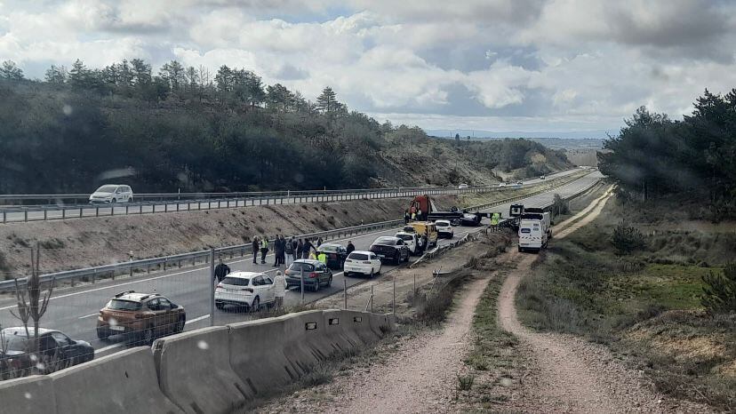 La A-1 ha tenido que ser cortada como consecuencia del accidente