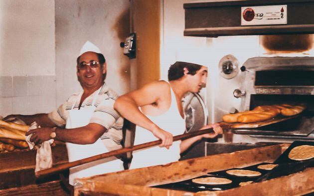 La panadería Barón de Castejón elabora pan tradicional desde hace varias generaciones.