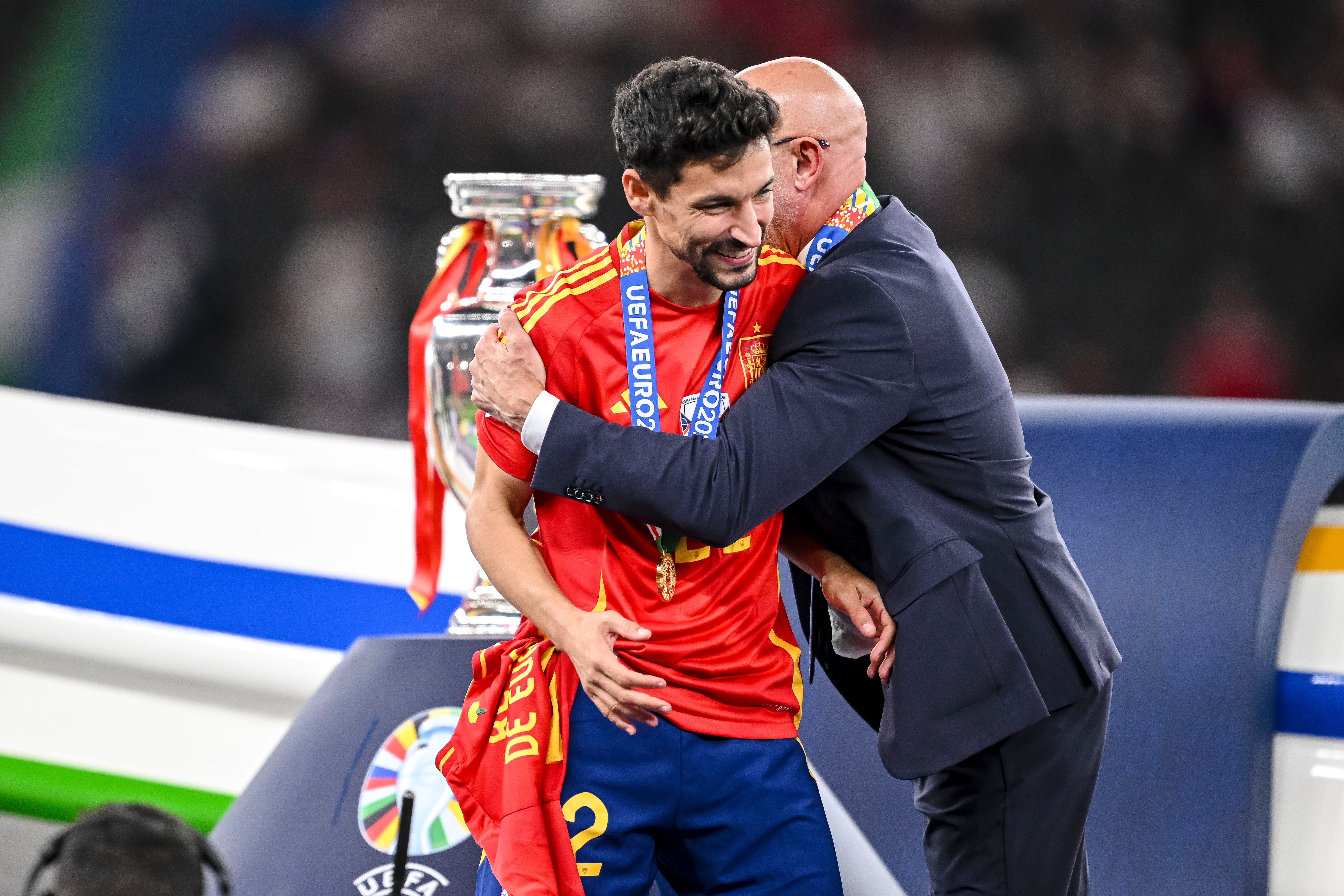 Jesus Navas celebra la última Eurocopa conseguida con la Selección