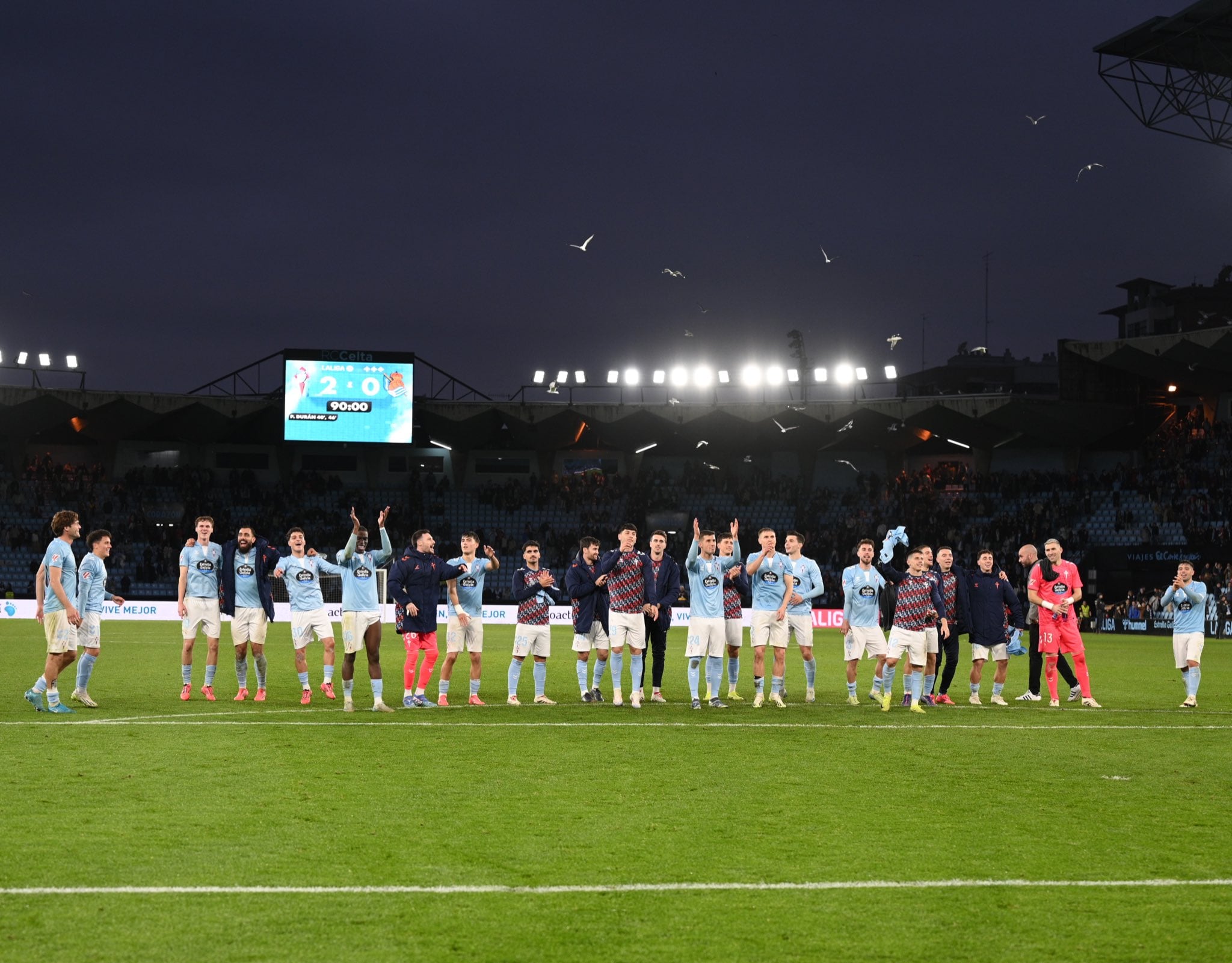 El Celta celebra en Balaídos la victoria ante la Real Sociedad