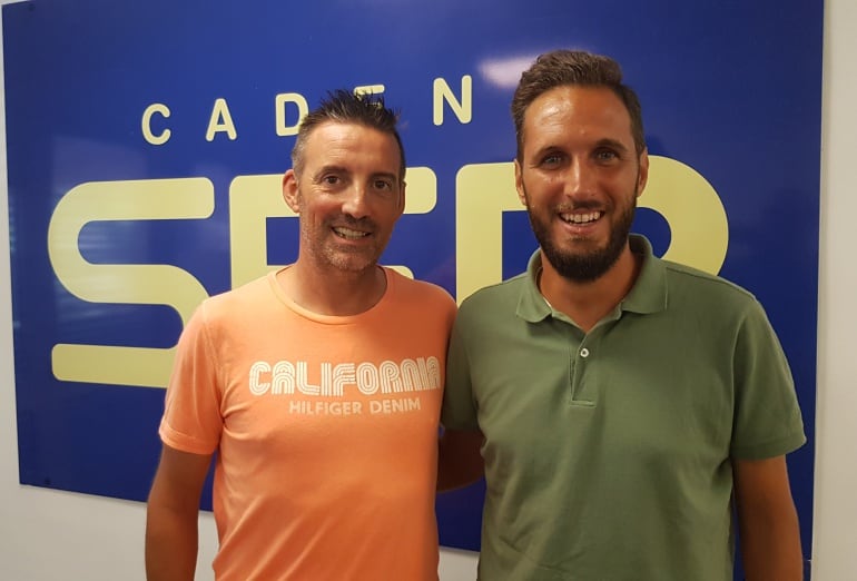 Planagumà junto a Pedro Vera en los estudios de Radio Alicante