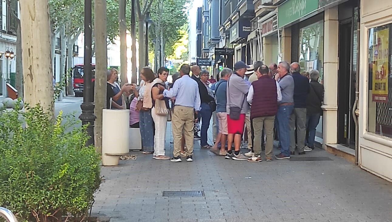 Largas colas en las agencias de viajes