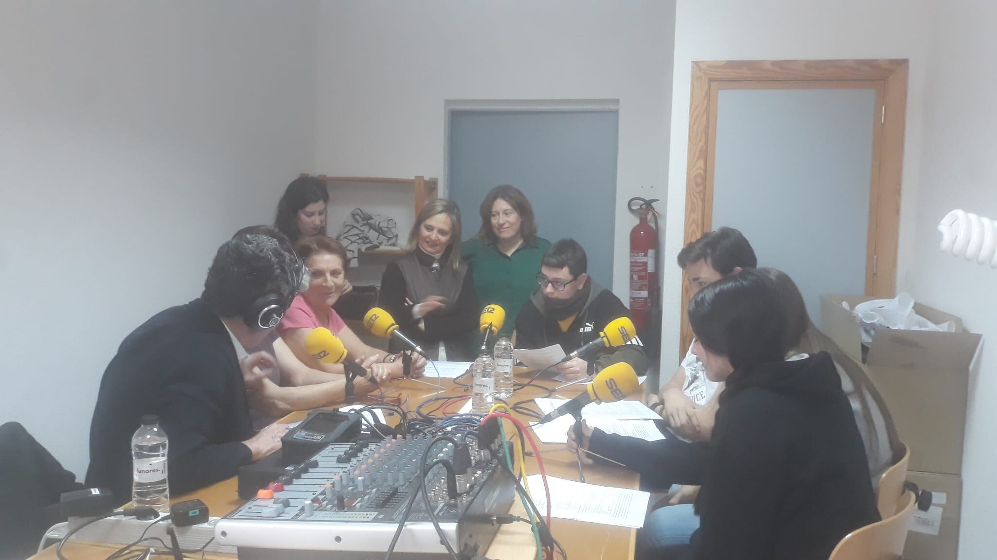 Programa de Hoy por Hoy Soria desde la sala de radio del IES Villa del Moncayo.