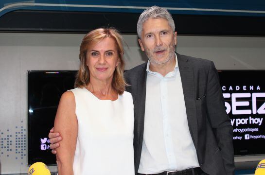 Gemma Nierga y el juez Fernando Grande-Marlaska en los estudios de la Cadena SER después de la entrevista