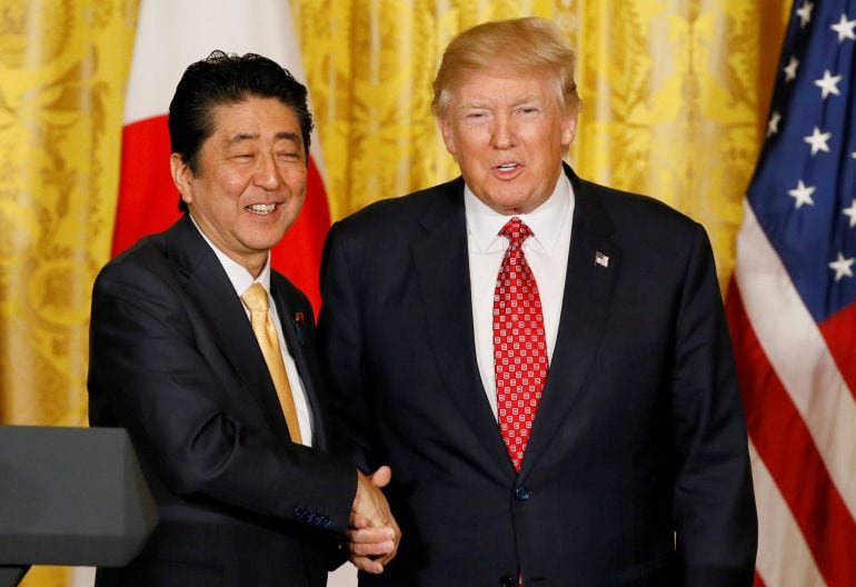 El primer ministro japonés, Shinzo Abe, y el norteamericano, Donald Trump, en una reunión.