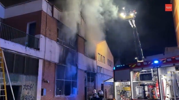 Incendio de una nave industrial en Torrejón Ardoz.