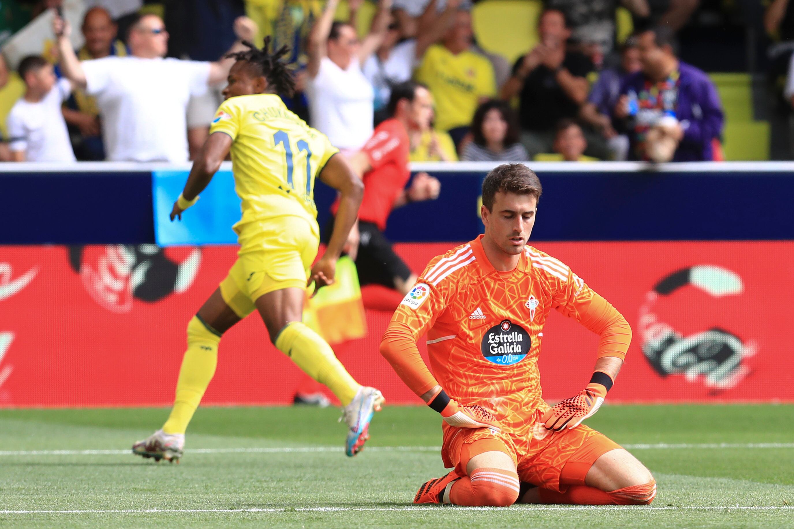 VILLAREAL (CASTELLÓN), 30/04/2023.- Iván Villar, guardameta del Celta de Vigo se lamenta por el gol de Jackson durante el partido correspondiente a la jornada 32 de LaLiga Santander que este domingo disputan Villareal y Celta de Vigo en el estadio de la Cerámica de Villareal. EFE/ Domenech Castelló
