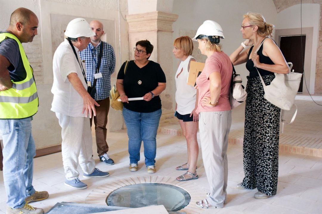 La concejal de Gestión de Recursos del Ayuntamiento de Valencia, Luisa Notario, ha visitado el estado de las obras de la Alqueria del Moro