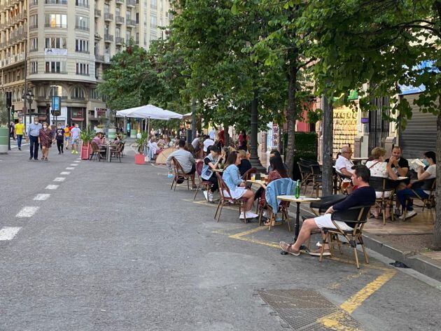 Terrazas en la calzada de la Plaza del Ayuntamiento de València
