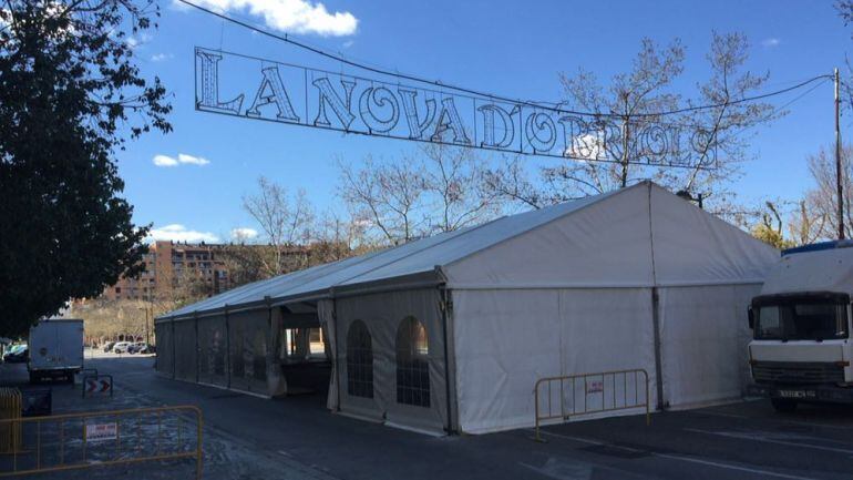 Carpas en las calles de Valencia para las Fallas 2016