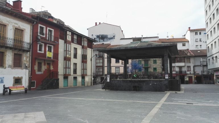 Aspecto actual de la plaza Cardenal Orbe de Ermua