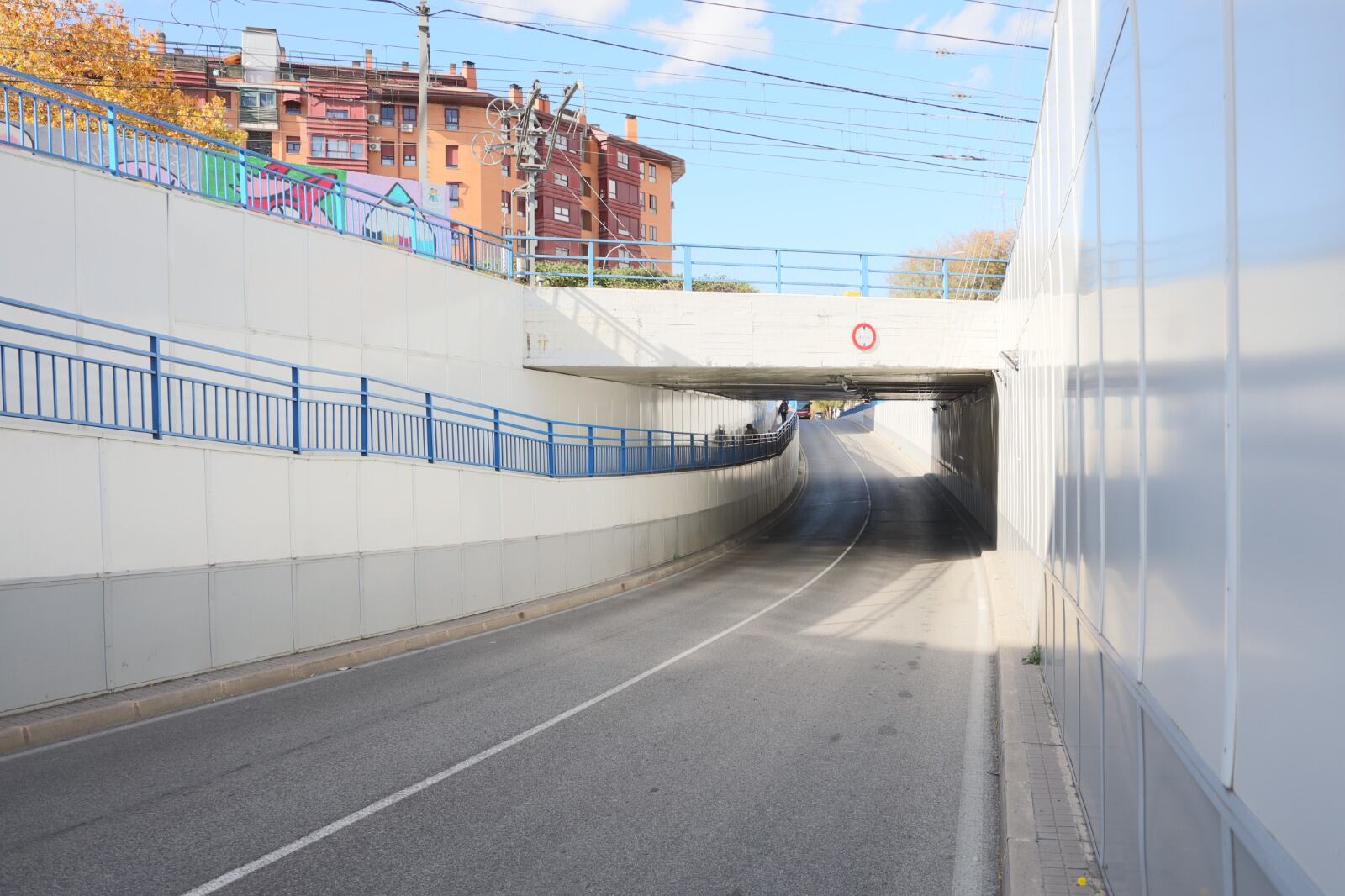 El actual paso en el túnel de la calle Móstoles en Fuenlabrada