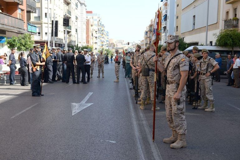 Preparativos de la primera Jura de bandera civil celebrada en Algeciras en 2016