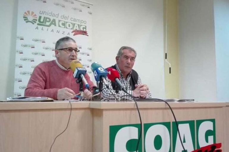 Los responsables provinciales de COAG, Lorenzo Rivera, y de UPA, Aurelio González