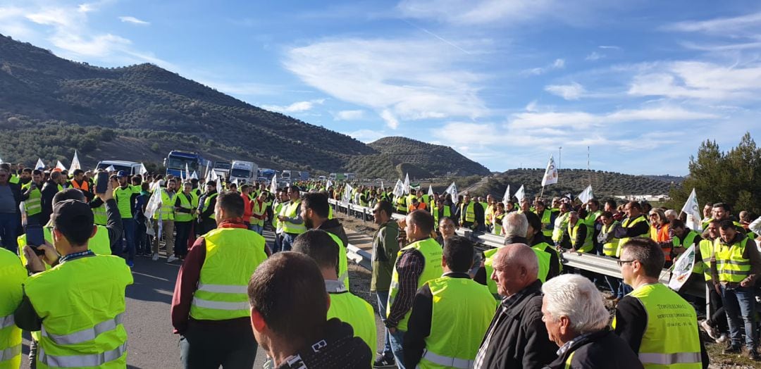 El corte de la A-44 a la altura de Puerto del Carretero, días atrás, supuso un anticipo de la gran movilización