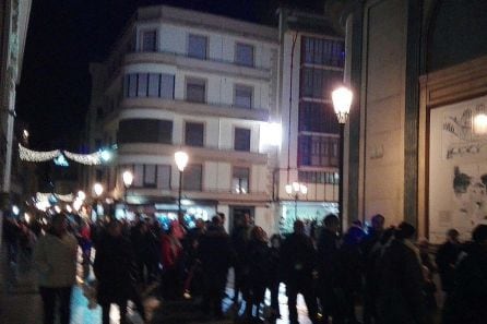 La cola para la recepción de los Reyes Magos a la altura de la Plaza de Sagasta