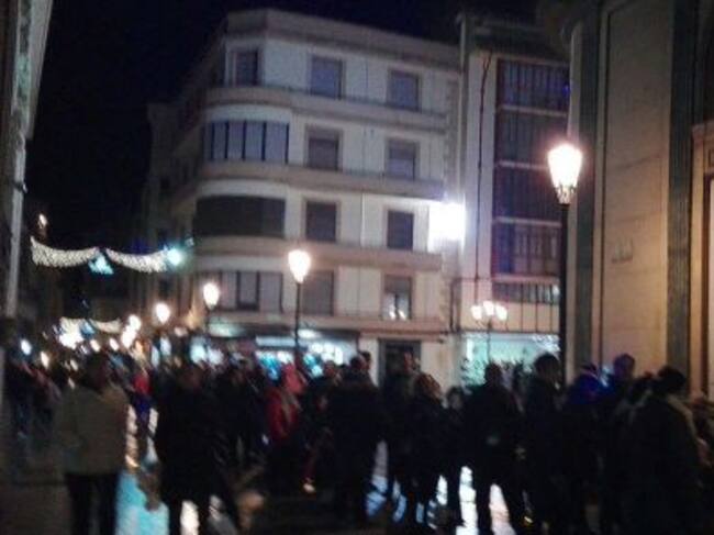 La cola para la recepción de los Reyes Magos a la altura de la Plaza de Sagasta