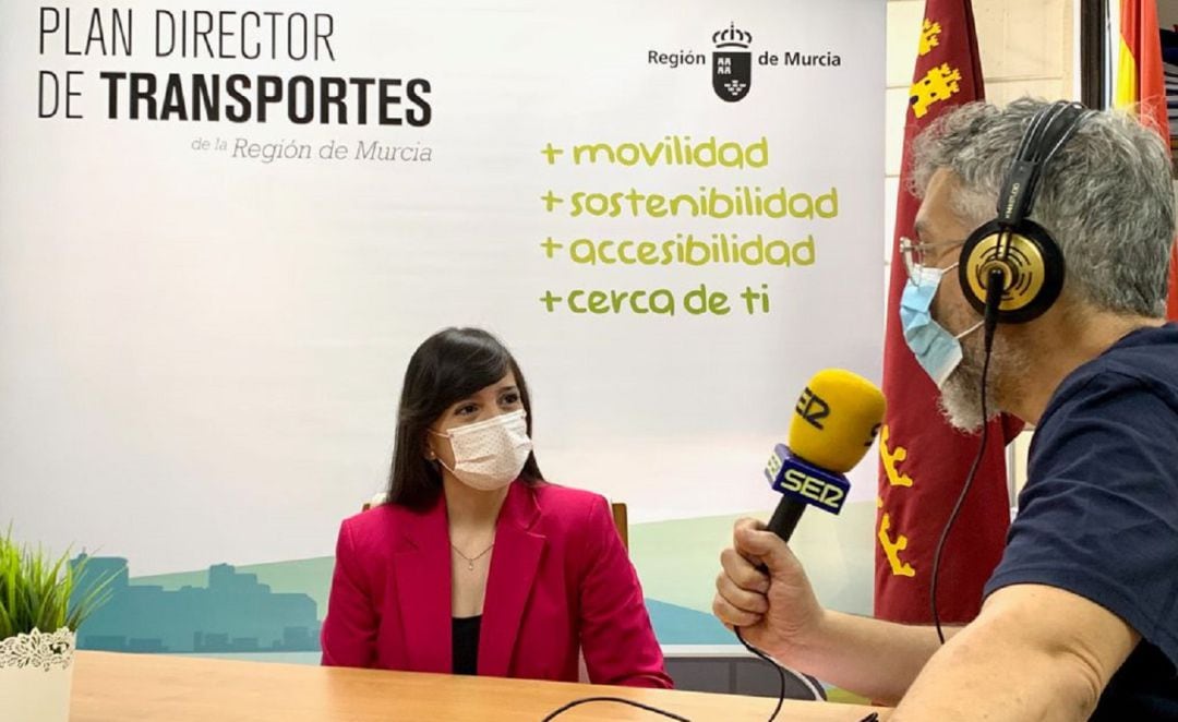 La directora general de Movilidad y Litoral, Marina Munuera, entrevistada en su despacho por Paco Sánchez, para el programa Hoy por hoy Murcia 