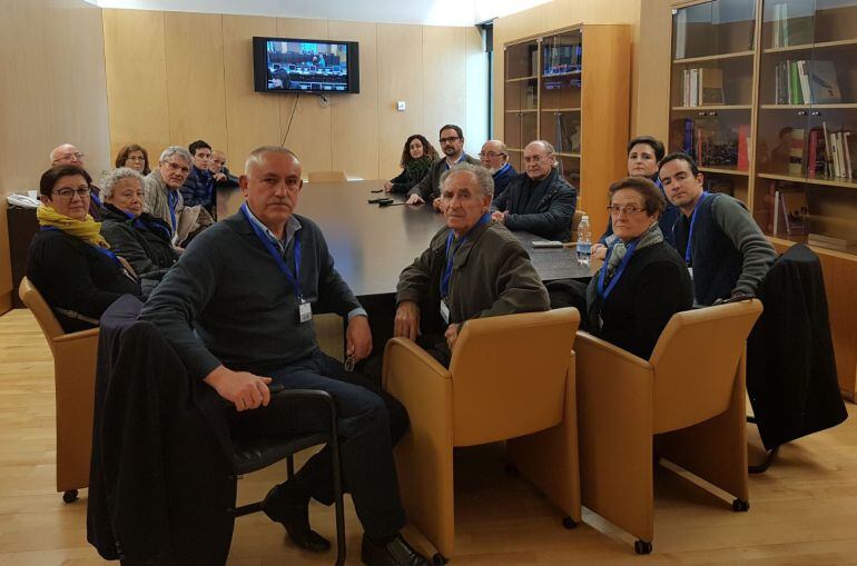 Vecinos de Puntas de Calnegre siguiendo en el Congreso el debate de la proposición no de ley referente a su poblado 