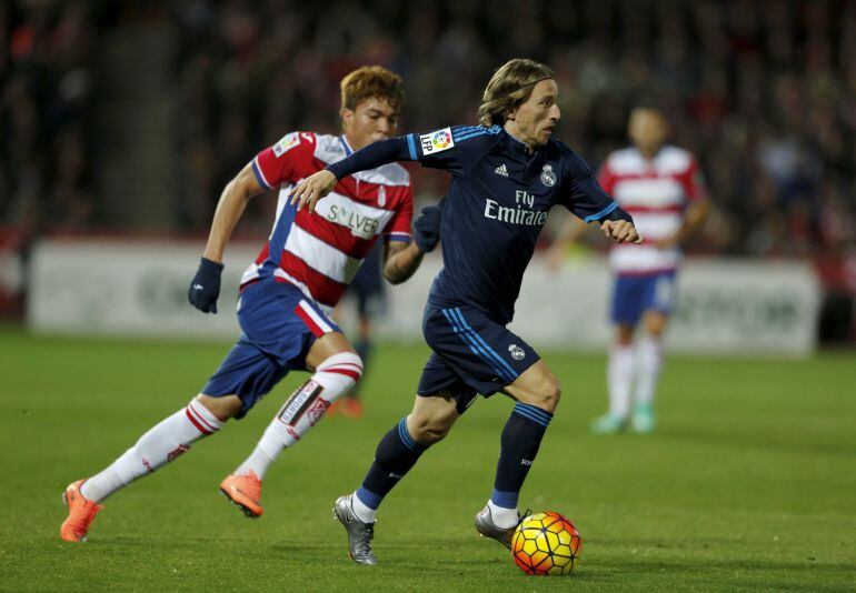 Luka Modric se zafa de Peñaranda.