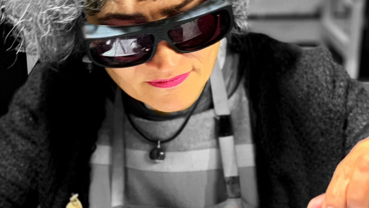 Alma, artesana del vidrio: ‘Manipular el vidrio me permite transmitir lo que yo siento’