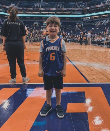 Teddy en el partido de la NBA Phoneix Suns contra Los Angeles Lakers