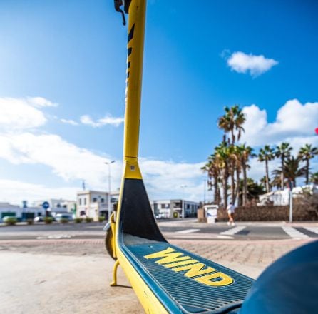 Una de las patinetas eléctricas de alquiler de la empresa WIND Spadimur.