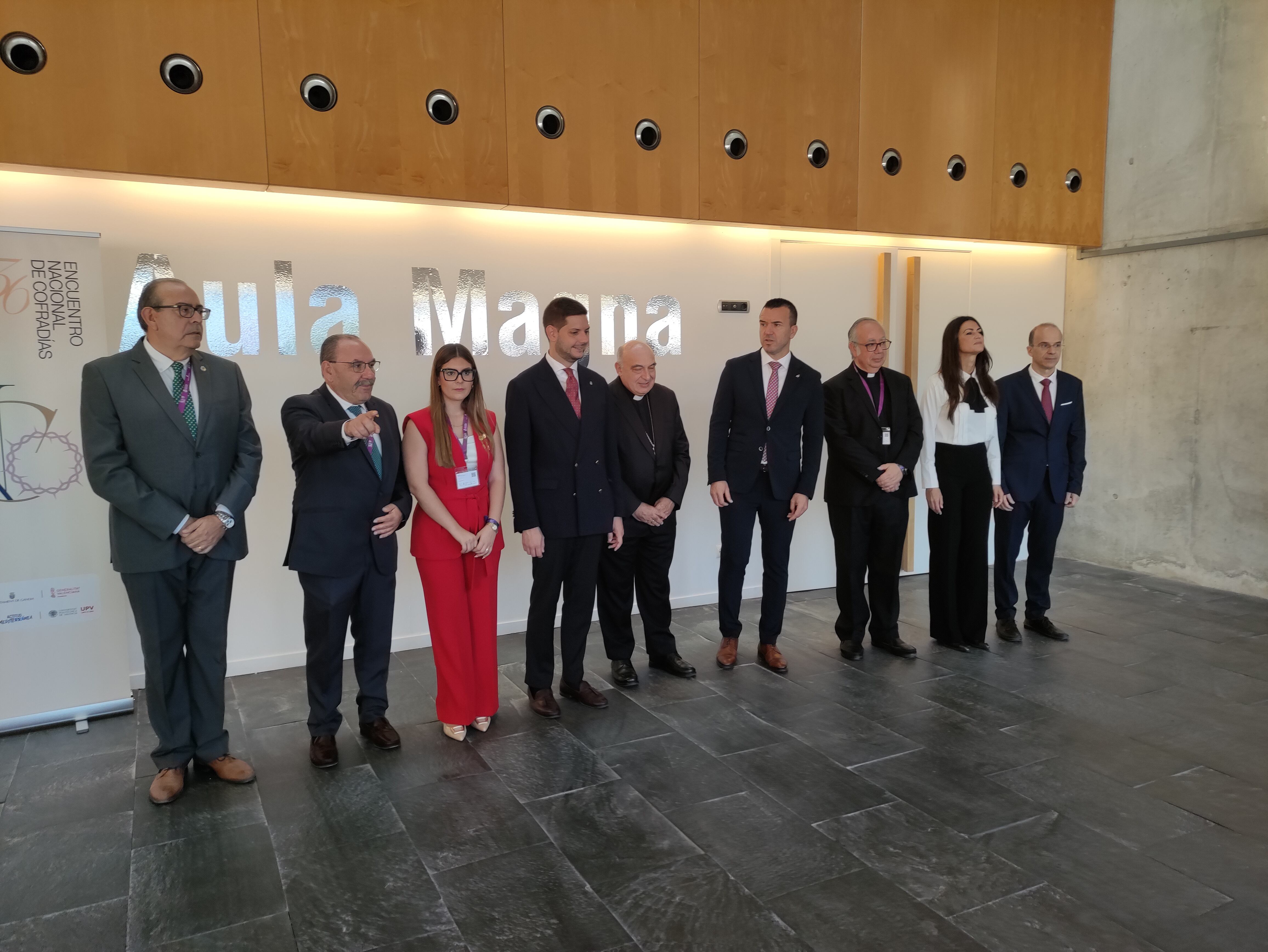 Autoridades en la inauguración oficial del XXXVI Encuentro Nacional de Cofradías y Hermandades de la Semana Santa, que se celebra en Gandia