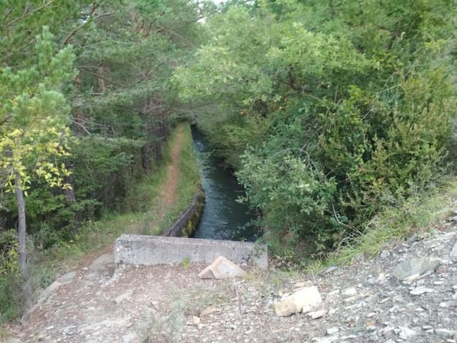 Actual canal de agua hacia Jaca