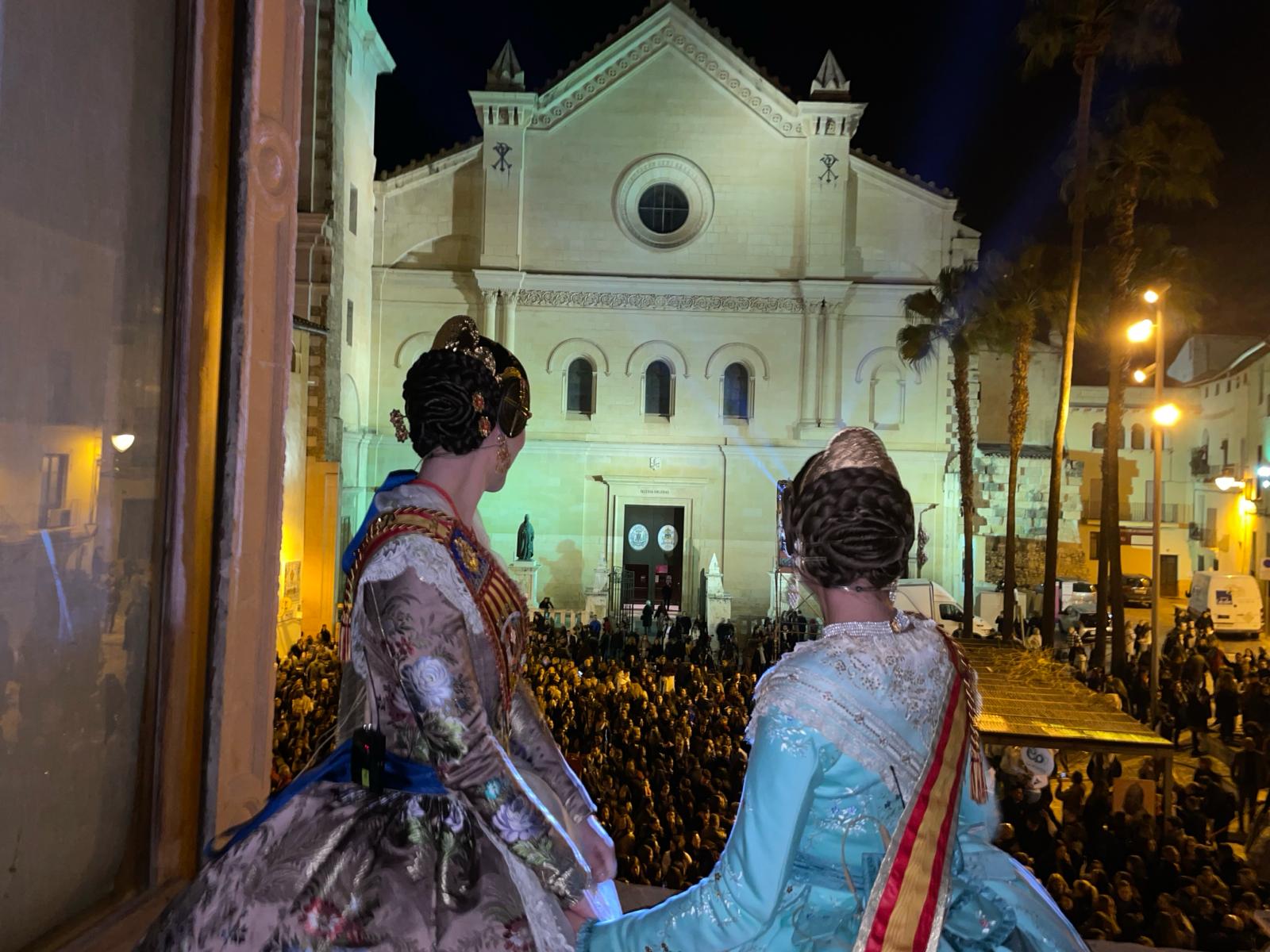 Las falleras mayores de Xàtiva, Patricia y Vera, en la Crida (Foto: Junta Local Fallera)