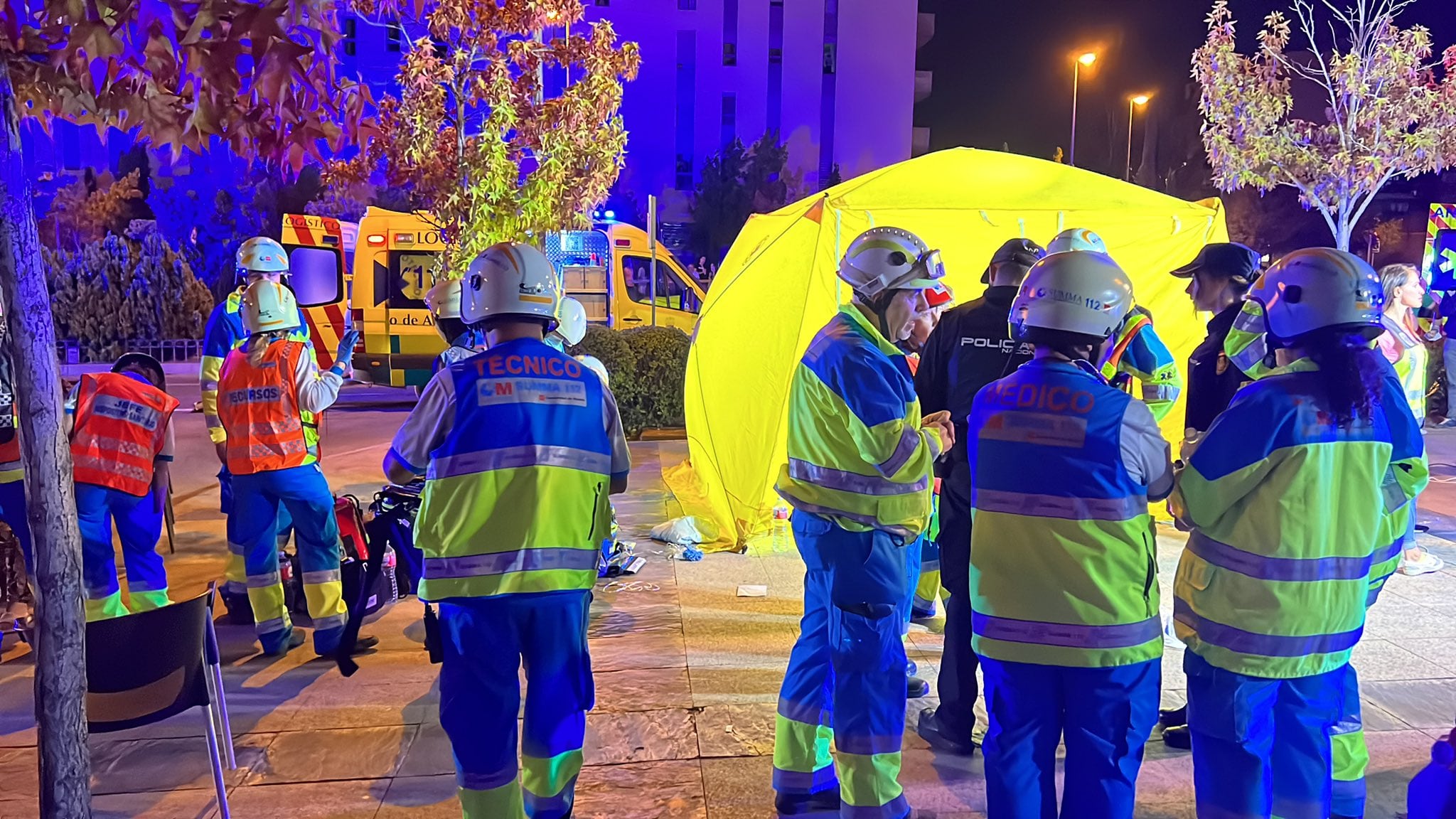 Los servicios de emergencia actuando en en la zona de la explosión