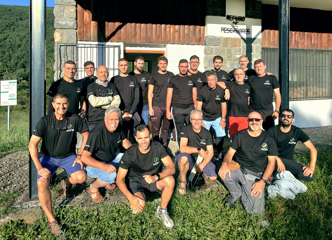 Foto de grupo de los pescadores barbastrenses