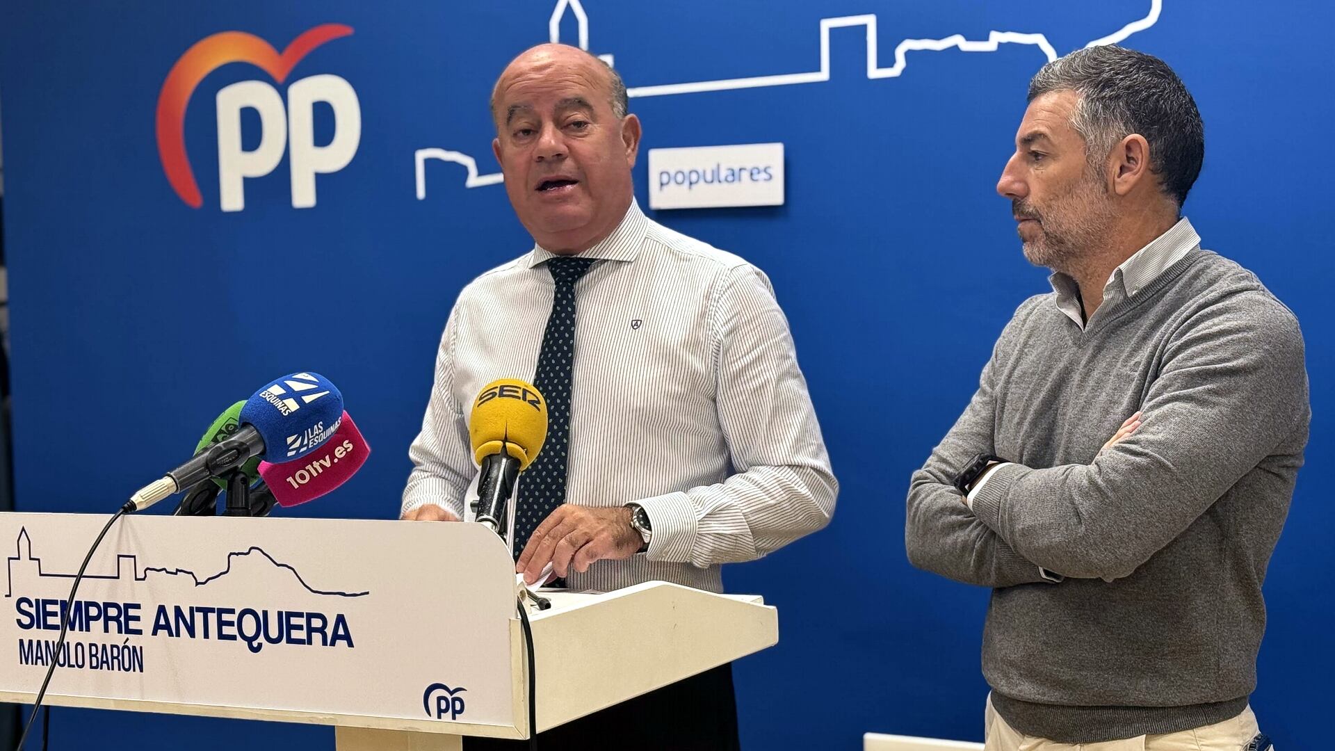 Manuel Barón y Juan Rosas en la sede del PP Antequera