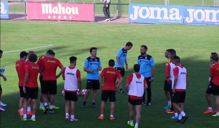 Bordalás dirigiendo uno de sus primeros entrenamientos