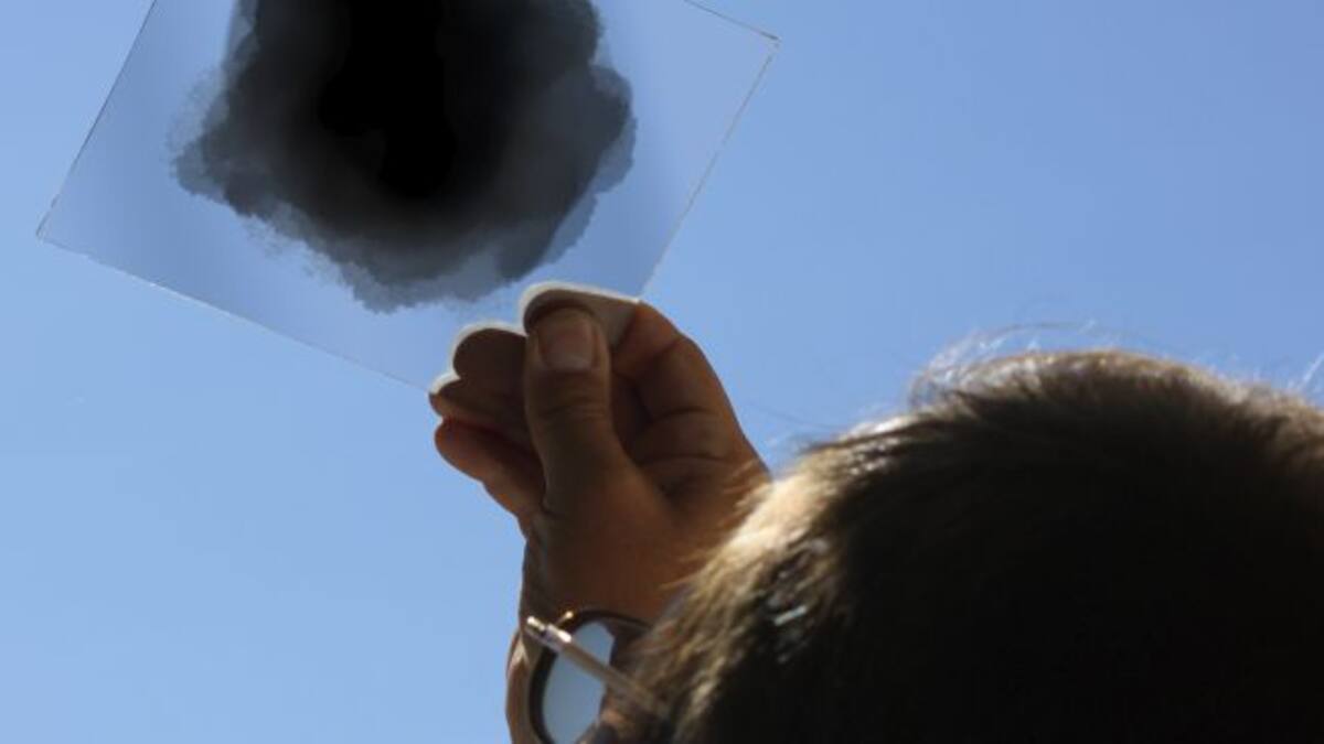 Tres formas seguras de observar el eclipse (Y otras tres bastante peligrosas)