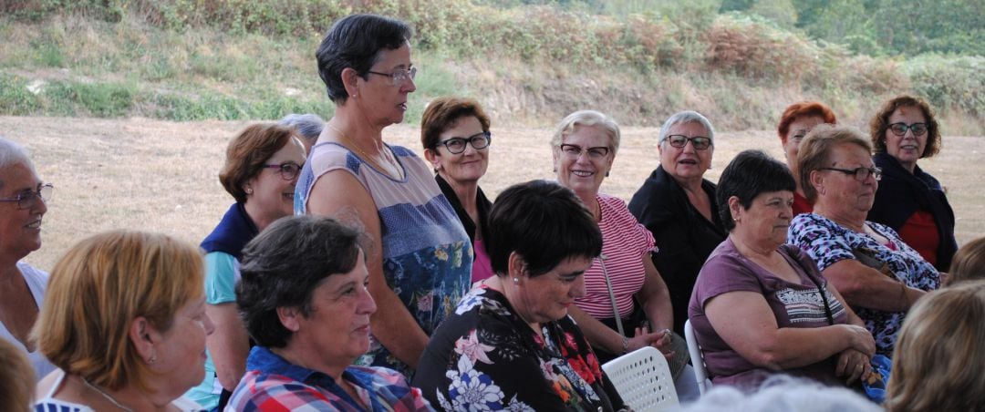 Un grupo de mujeres de As Berenguelas